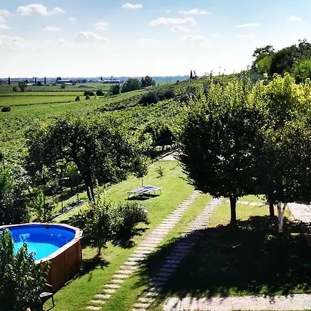 El Crear Farm stay